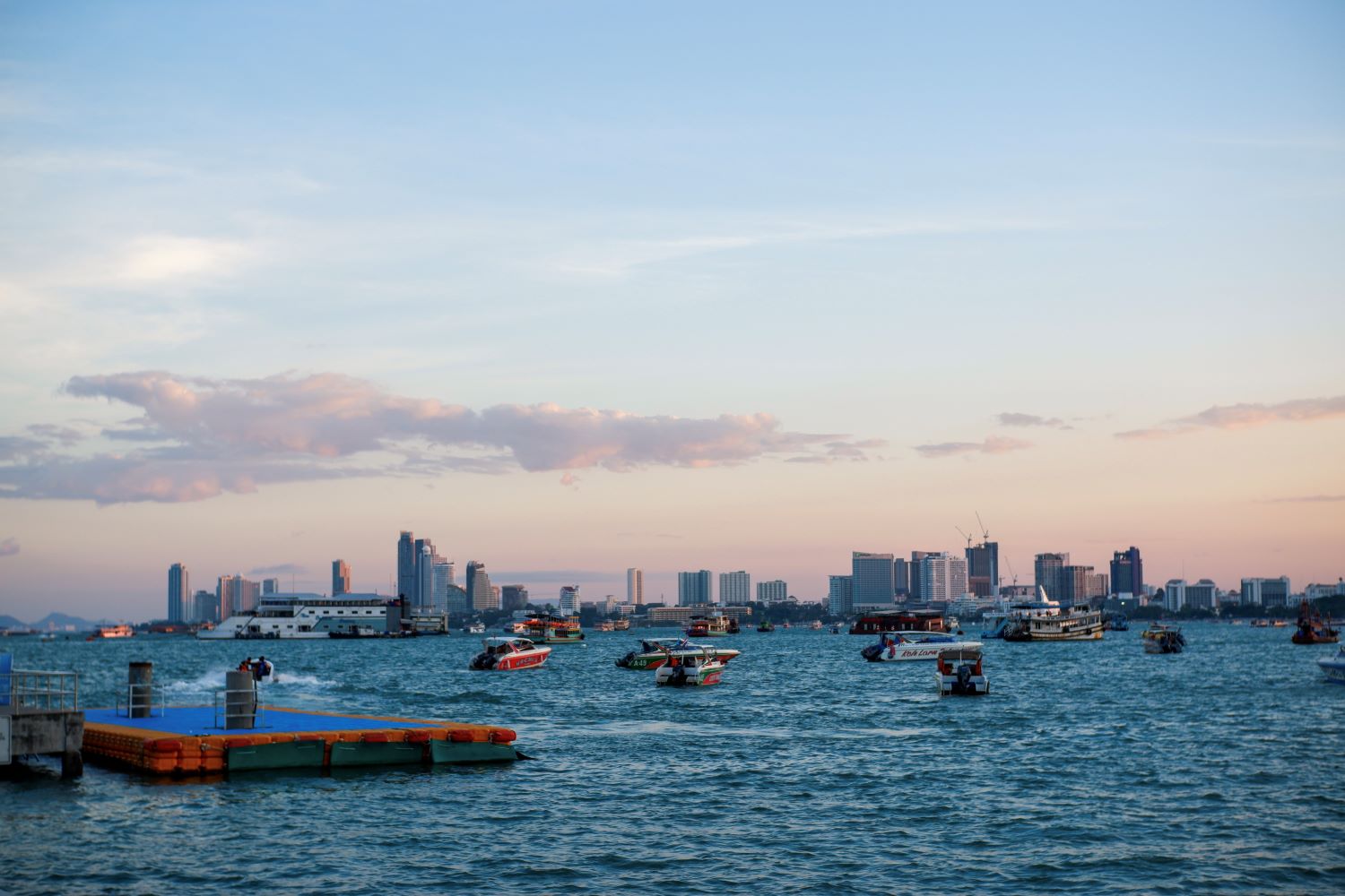 ความสะดวกในการใช้ชีวิตที่คอนโดพัทยา: ปัจจัยสำคัญของการอยู่อาศัยและการตัดสินใจเลือกทำเล